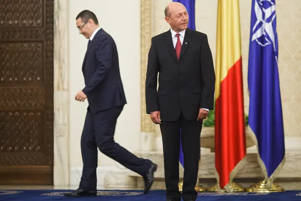 După tragedie, războiul. Ponta anunţă trecerea STS în subordinea MAI. Băsescu acuză Guvernul