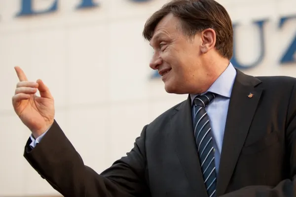 CRIN ANTONESCU: PNL nu a cedat ameninţărilor lui Băsescu, nu va ceda nici celor ale lui Dragnea