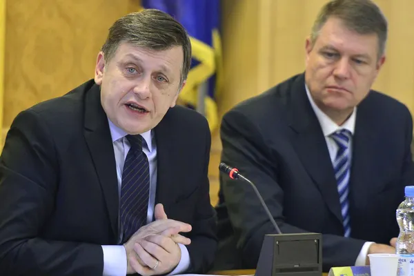 CRIN ANTONESCU: KLAUS IOHANNIS a făcut deja o alegere când a acceptat să fie vicepremier