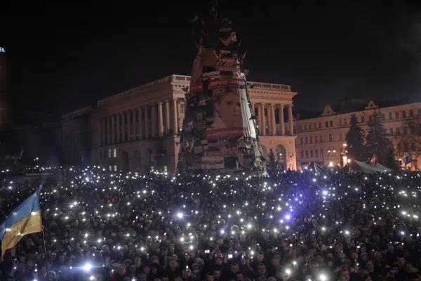 UCRAINA. Grupuri din Maidan resping armistiţiul: DEMISIA lui Ianukovici sau mergem la arme