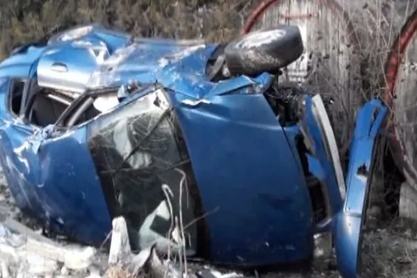 ACCIDENT SPECTACULOS în Buzău. Şoferiţa a scăpat teafără, dar a tras o spaimă soră cu moartea