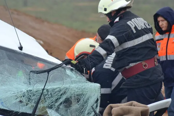 GRAV ACCIDENT ÎN TIMIŞ. CLIPE DE COŞMAR, după ce un TIR a scăpat remorca autovehiculului