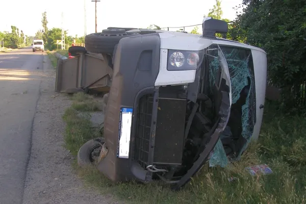 Accident grav la Sibiu. Un microbuz de transport marfă s-a ciocnit cu un tir pe DN 1