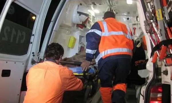 ACCIDENT GRAV LA SIBIU, după ce o maşină a căzut într-o râpă de şapte metri