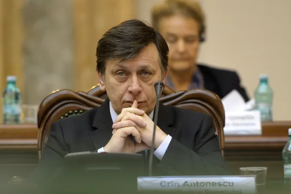 CRIN ANTONESCU, în direct la "JOCURI DE PUTERE" cu Rareş Bogdan