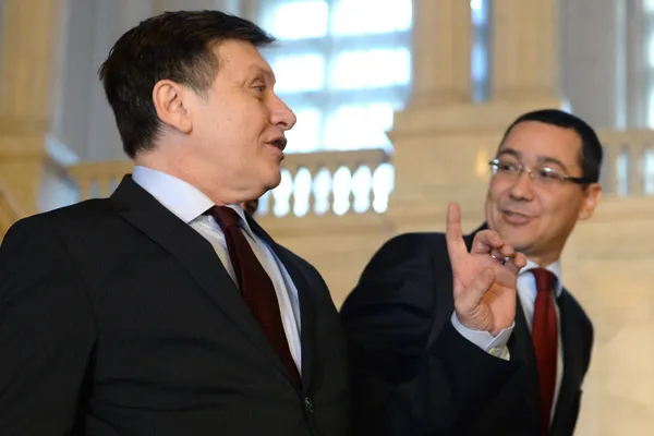 Guvernul vrea să renunţe la COTA UNICĂ. PNL îşi asumă IMPOZITUL DIFERENŢIAT de 8-12-16%
