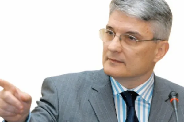 Atribuţiile lui DAN RADU RUŞANU la ASF, preluate de DANIEL DĂIANU