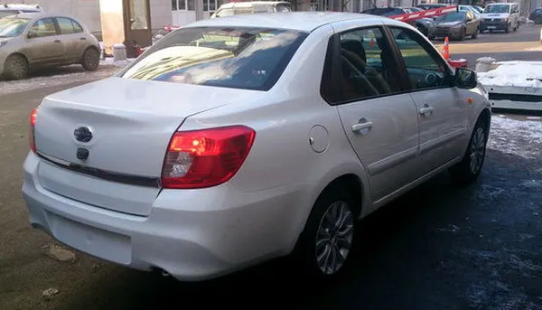 Dacia Logan are un rival în Rusia. Vezi cum arată mașina mai ieftină decât Logan-ul