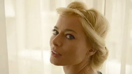 Laura Cosoi te învaţă să faci o coafură cu bentiţă