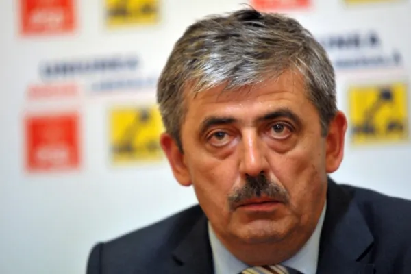 Uioreanu: Liberalii nu sunt "traseişti", "soluţie imorală" sau "dinozauri de guvern"