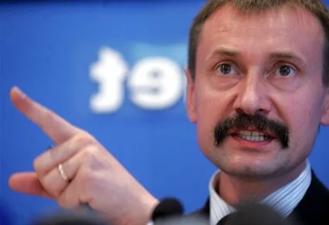 Cernăuţiul se dezice de Ianukovici. Partidul preşedintelui, interzis. Guvernatorul a demisionat