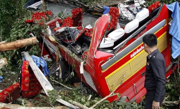 Accident GROAZNIC în Thailanda. 15 MORŢI, dintre care 13 COPII