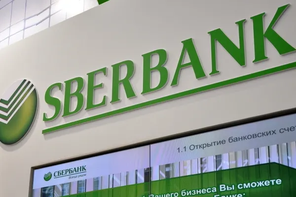 Cea mai mare bancă din Rusia a oprit creditarea în Ucraina