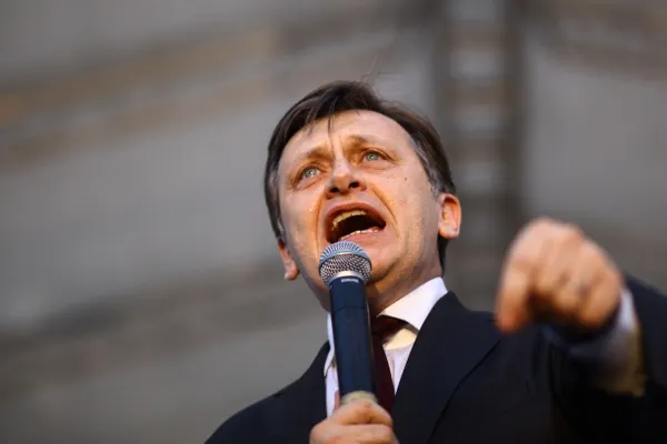 CRIN ANTONESCU mulţumeşte în plen senatorilor: Demisia mea nu a fost de conjunctură