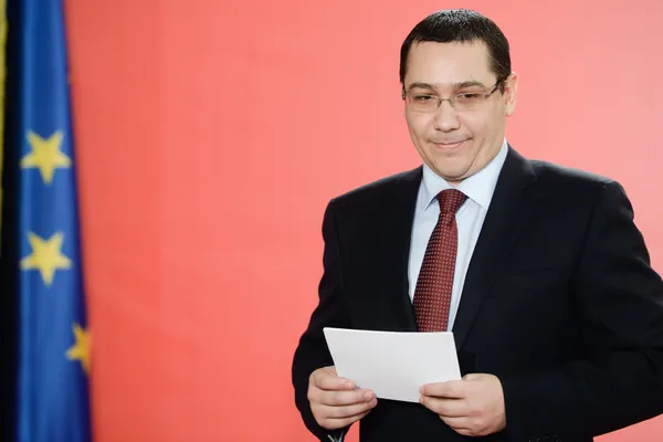 Stolojan: Documentul trimis Parlamentului de Guvern, O GLUMĂ la adresa României. Nu e un program