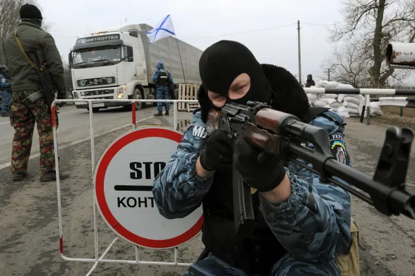 UCRAINA. Moscova oferă cetăţenie rusă agenţilor serviciilor de securitate ucrainene din Crimeea