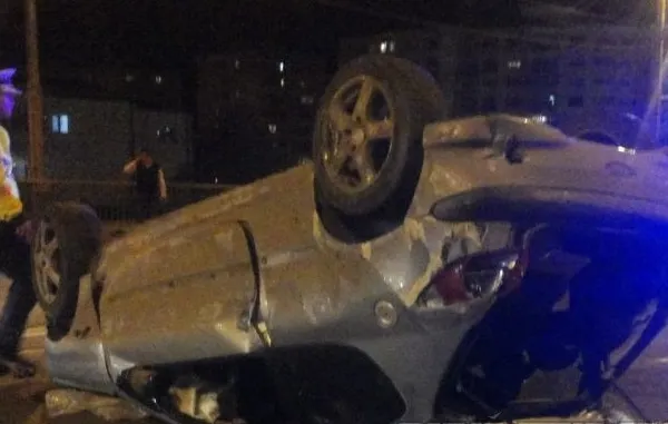 Accident SPECTACULOS la Iaşi. O maşină s-a ROSTOGOLIT pe o pasarelă