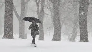 FURTUNĂ PUTERNICĂ de ZĂPADĂ în Canada