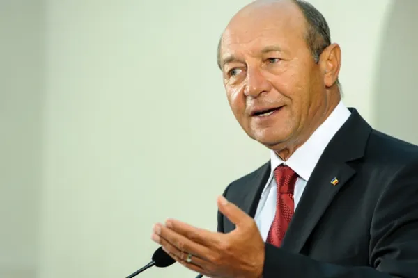 CCR: Băsescu NU a încălcat Constituţia. Nu a existat conflict între Guvern şi Preşedinţie