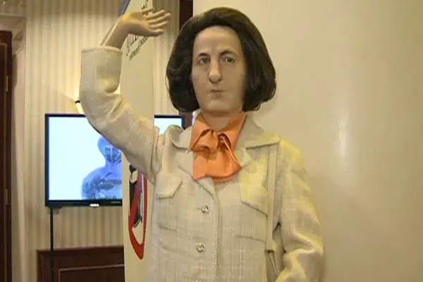 OBIECTELE CEAUŞEŞTILOR, la licitaţie. Nostalgicii epocii de aur nu s-au uitat la bani