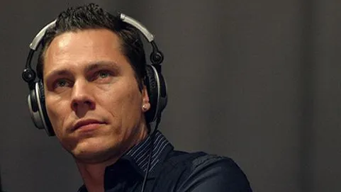 DJ TIESTO s-a accidentat în timpul unui concert din California