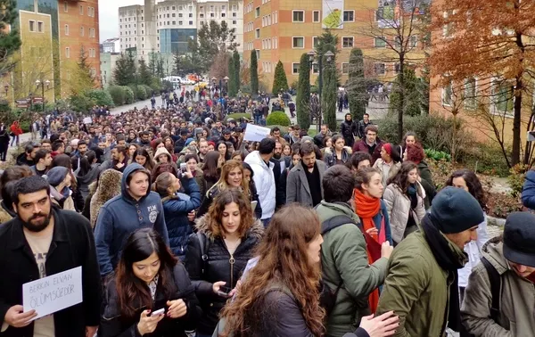Noi proteste în Turcia după decesul unui tânăr rănit în timpul manifestaţiilor din 2013