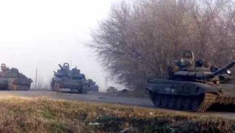 Tancuri ale armatei ruse au fost masate la granița cu Ucraina