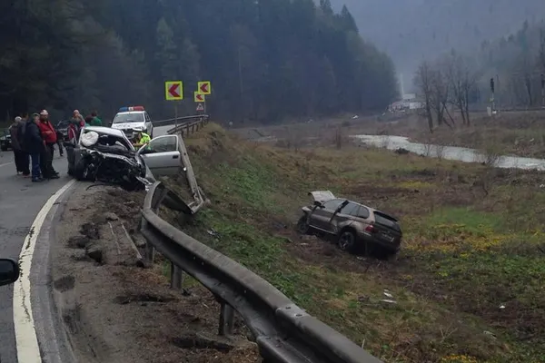 ACCIDENT GRAV în Azuga. Un mort și trei răniți grav