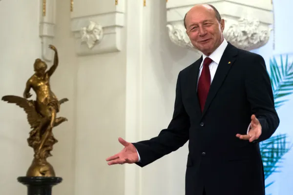 Băsescu, despre demersul Guvernului privind petiţia PMP: Probabil şi semnătura mea e falsă
