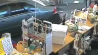 Accident spectaculos. A intrat cu mașina în farmacie