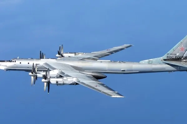 Primele imagini cu bombardierele ruseşti interceptate de avioanele britanice