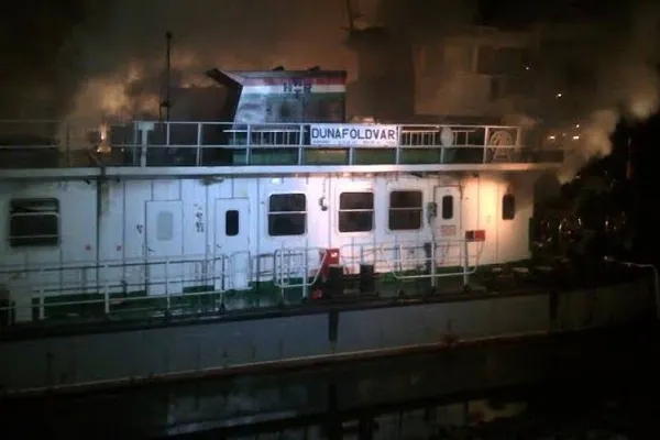 Accident GRAV pe Canalul Dunăre-Marea Neagră. A luat FOC şi S-A SCUFUNDFAT!