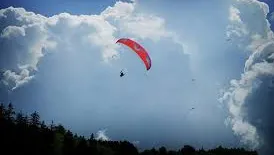 Accident la Călăraşi. A căzut cu parapanta de la 30 de metri