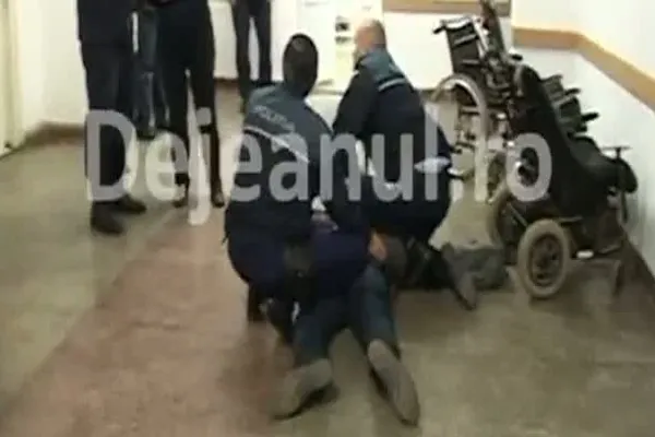 VIDEO. Polițiști amenințați de un tânăr la Dej. Acesta a fost reținut ulterior