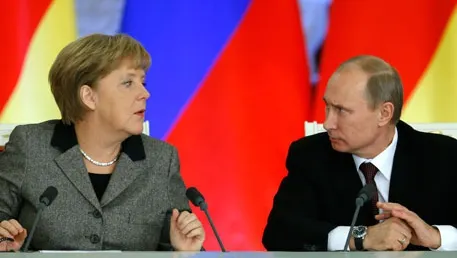 Angela Merkel şi Vladimir Putin au vorbit la telefon despre situaţia din Ucraina