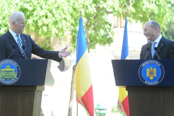 Băsescu şi Biden: Orice intervenţie rusă în Ucraina ar fi o încălcare a legislaţiei internaţionale
