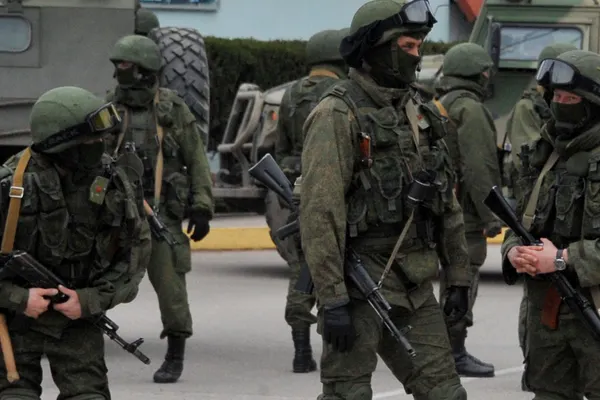 CRIZA DIN UCRAINA. Trei militari ucraineni, răniţi într-un asalt al separatiştilor la Lugansk