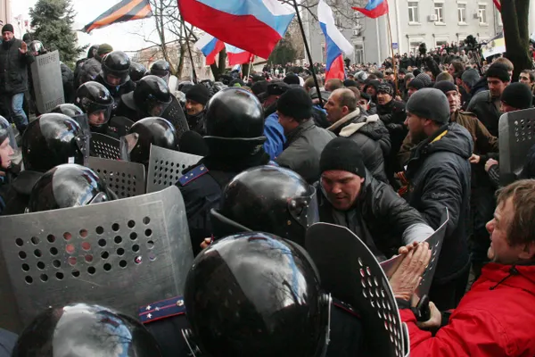 Criză UCRAINA. TIRURI INTENSE de artilerie la Slaviansk. Ofensiva guvernamentală continuă