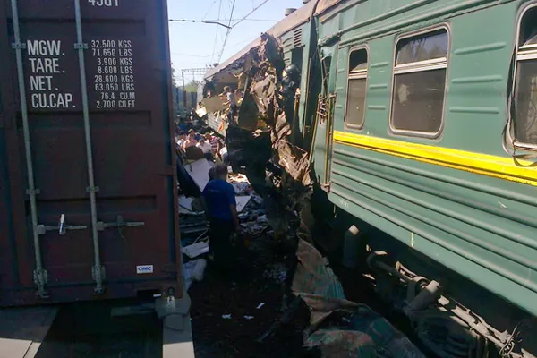 ACCIDENT FEROVIAR. Un tren de pasageri s-a ciocnit de un marfar în apropiere de Moscova. 6 MORȚI