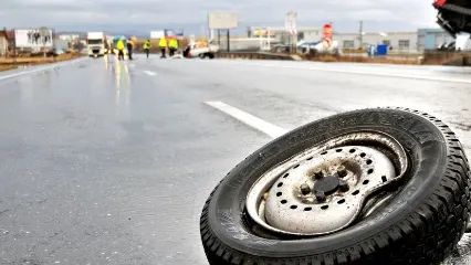 PATRU COPII, răniţi într-un accident de maşină