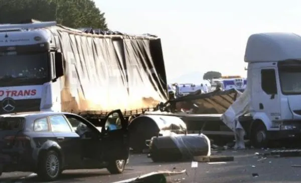 ACCIDENT DRAMATIC în Italia. Trei ROMÂNI  AU MURIT