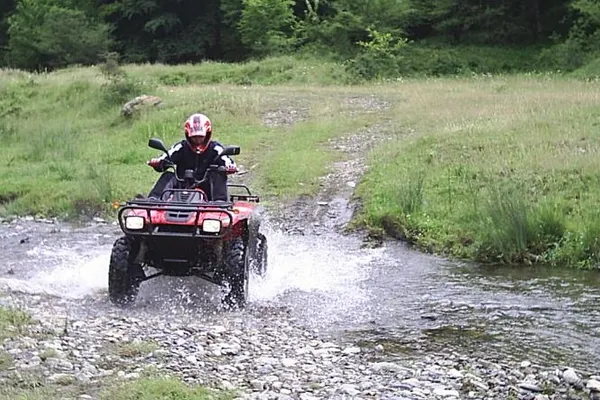 Prezentatoare TV, victima ACCIDENTULUI cu ATV-ul de la Azuga: e în stare GRAVĂ. Prietena sa a murit