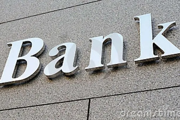 Fitch: Curăţenia în sistemul bancar românesc va continua şi în 2015