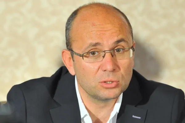 COZMIN GUŞĂ: Ponta nu înţelege conflictul din Ucraina. Ar trebui controlat în ieşirile publice