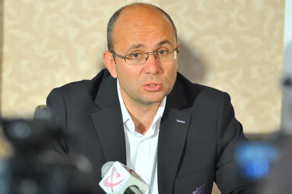 COZMIN GUȘĂ. Ponta, portret de prim-ministru