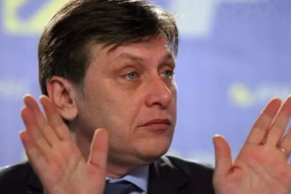 Crin Antonescu: Folosirea siglei USL în campania electorală este ILEGALĂ