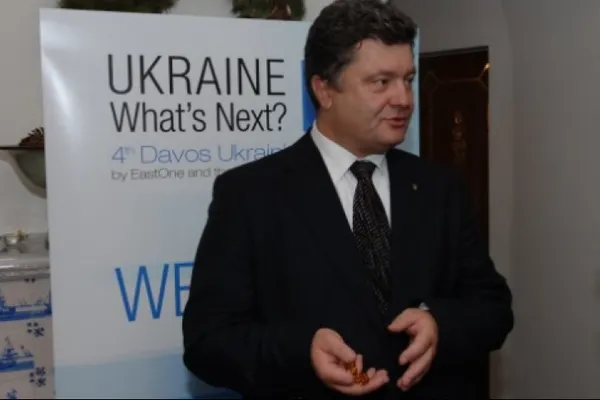 Poroşenko:"Suntem într-o situaţie de război. Vom pune capăt acestei terori".Vrea să discute cu Putin