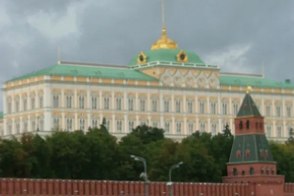 Moscova consideră "neadecvată" reacţia Chişinăului faţă de participarea rusă la parada din Tiraspol