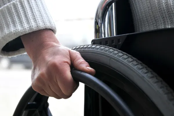 Român cu handicap locomotor, ţinut într-o închisoare din Italia la 8 luni după ordinul de eliberare