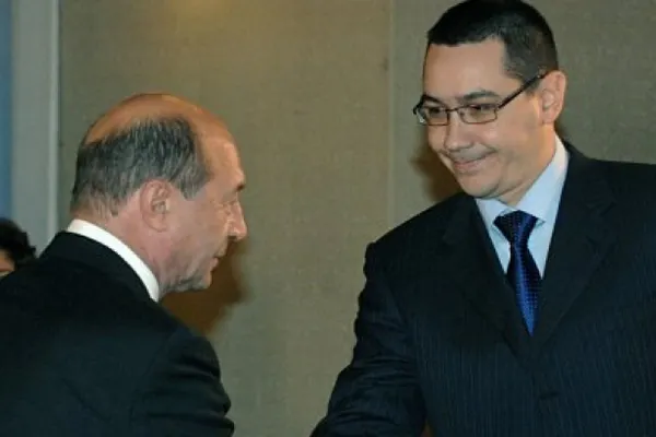 Băsescu: PONTA MINTE când spune că nu a dorit decorarea lui Opriş din cauza accidentului aviatic